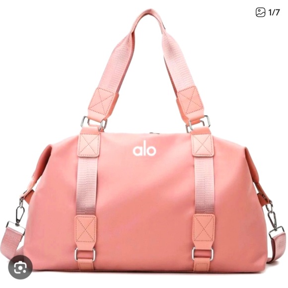 ALO Yoga Handbags - ALO Yoga Blush Pink Travel Bag